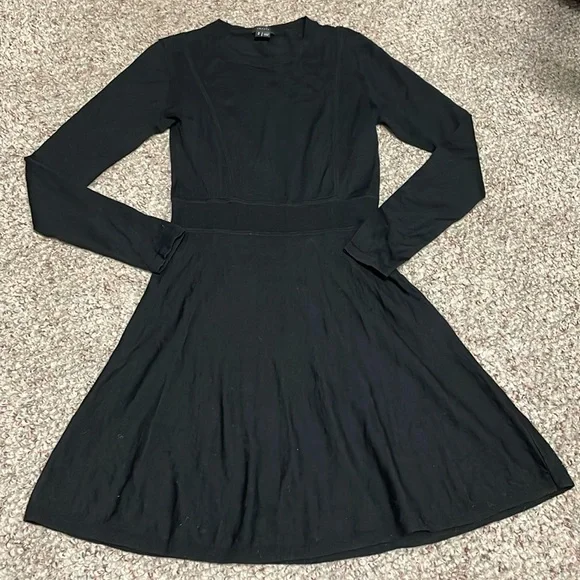 Theory 95% wool long sleeve knit dress - Picture 1 of 8